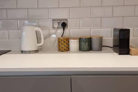 Beautiful Apartment Overlooking A Garden London Eksteriør billede