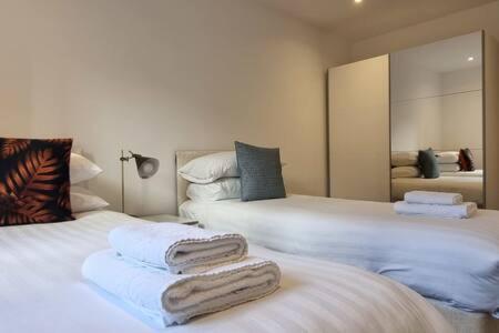Beautiful Apartment Overlooking A Garden London Eksteriør billede