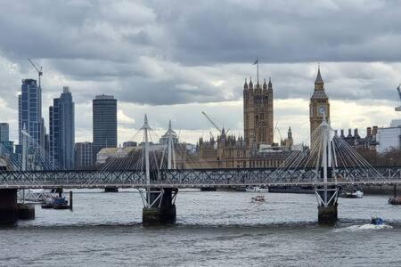 Beautiful Apartment Overlooking A Garden London Eksteriør billede