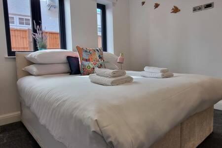 Beautiful Apartment Overlooking A Garden London Eksteriør billede