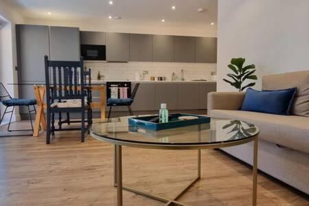Beautiful Apartment Overlooking A Garden London Eksteriør billede