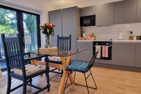Beautiful Apartment Overlooking A Garden London Eksteriør billede
